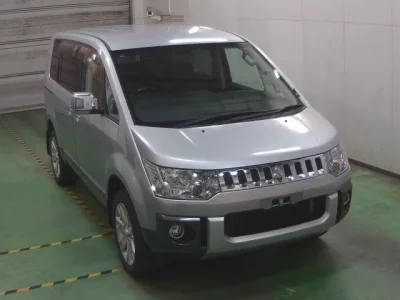 Mitsubishi DELICA D5
