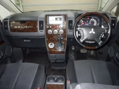 Mitsubishi DELICA D5