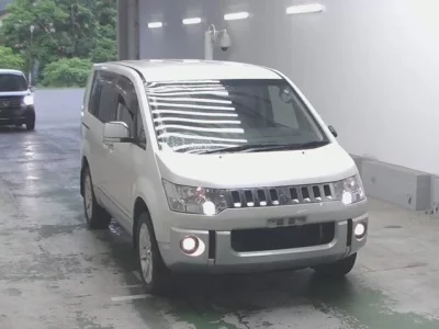 Mitsubishi DELICA D5