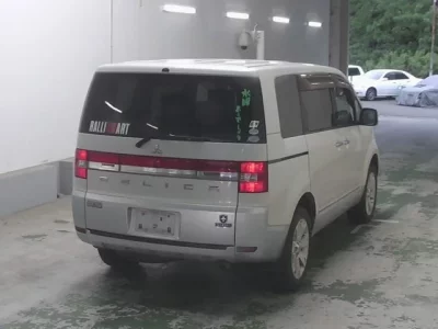 Mitsubishi DELICA D5