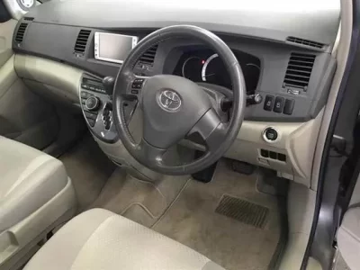 Toyota ISIS