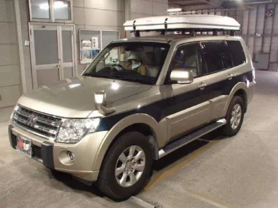 Mitsubishi PAJERO