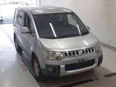 Mitsubishi DELICA D5