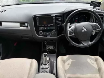 Mitsubishi OUTLANDER PHEV