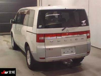 Mitsubishi DELICA D5