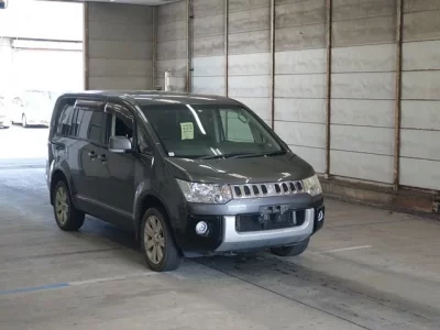 Mitsubishi DELICA D5