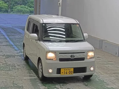 Toyota PIXIS SPACE