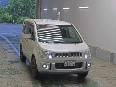 Mitsubishi DELICA D5