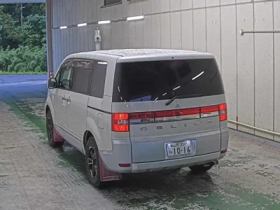 Mitsubishi DELICA D5