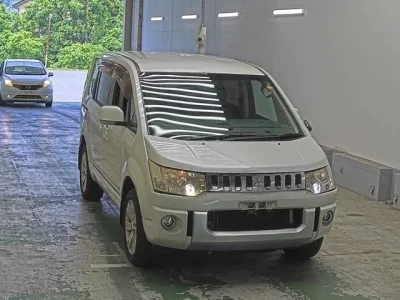 Mitsubishi DELICA D5