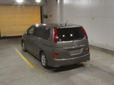 Toyota ISIS