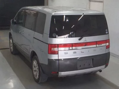 Mitsubishi DELICA D5