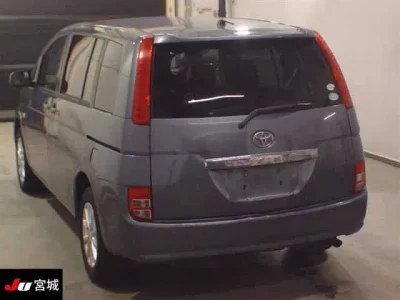 Toyota ISIS