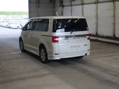 Mitsubishi DELICA D5