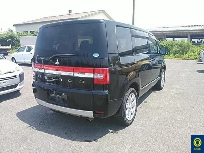 Mitsubishi DELICA D5