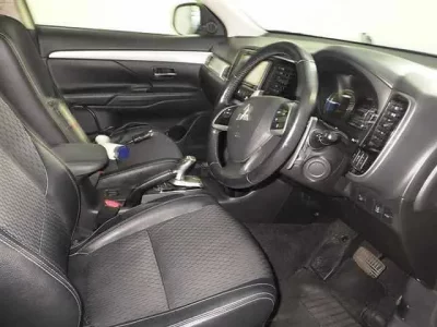 Mitsubishi OUTLANDER PHEV
