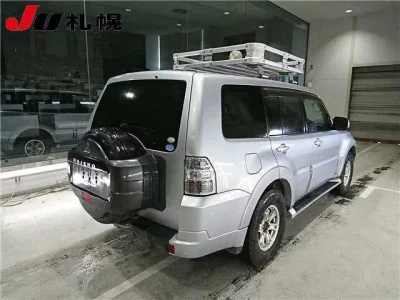 Mitsubishi PAJERO