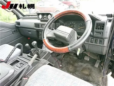 Mitsubishi DELICA WAGON
