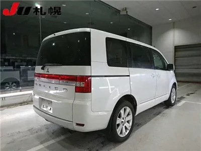 Mitsubishi DELICA D5