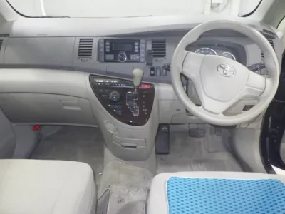 Toyota ISIS