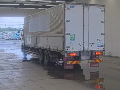 Isuzu GIGA