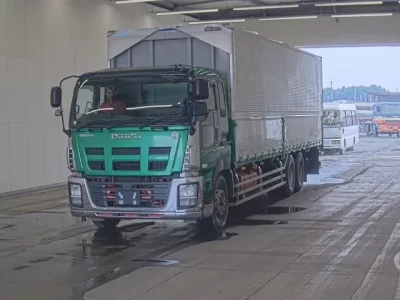 Isuzu GIGA