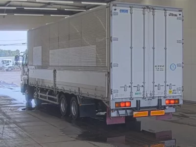 Isuzu GIGA