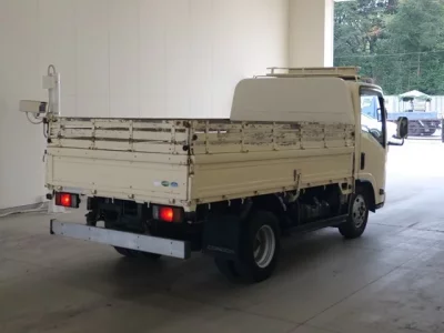 Nissan TRUCK