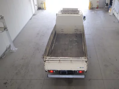 Nissan TRUCK