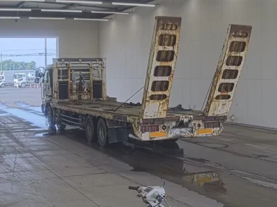Nissan TRUCK