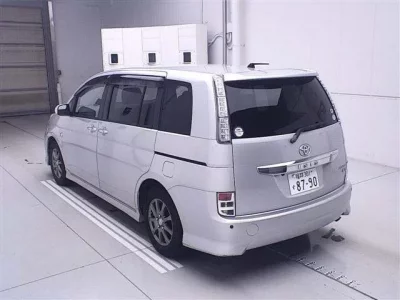 Toyota ISIS