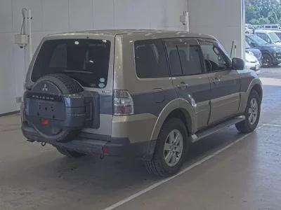 Mitsubishi PAJERO