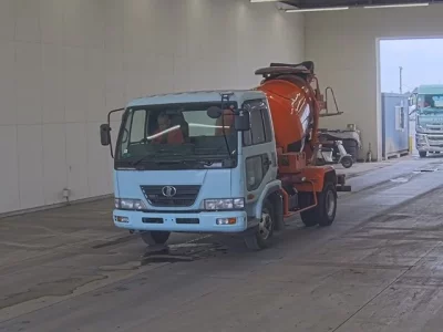 Nissan TRUCK