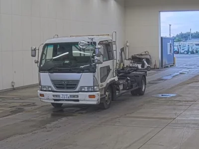 Nissan TRUCK