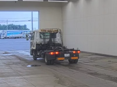 Nissan TRUCK