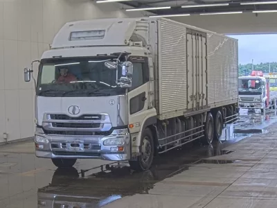Nissan TRUCK