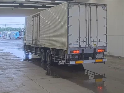 Nissan TRUCK