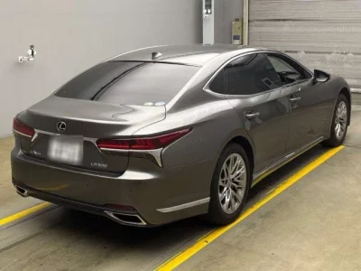 Lexus LS