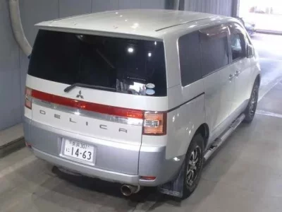 Mitsubishi DELICA D5