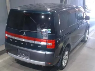 Mitsubishi DELICA D5