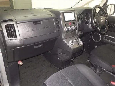 Mitsubishi DELICA D5