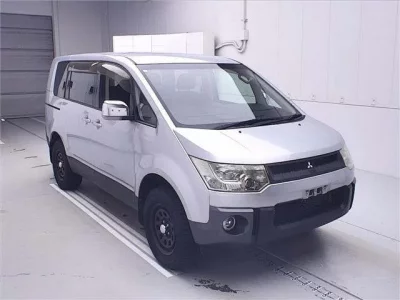 Mitsubishi DELICA D5