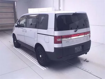 Mitsubishi DELICA D5