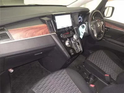 Mitsubishi DELICA D5