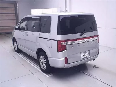 Mitsubishi DELICA D5