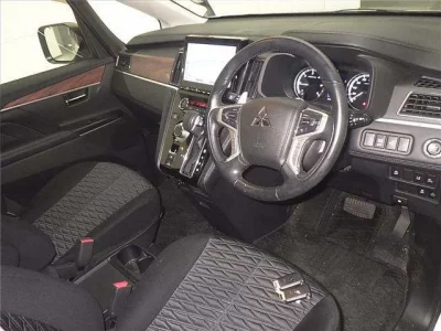 Mitsubishi DELICA D5