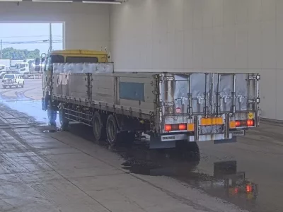Nissan TRUCK