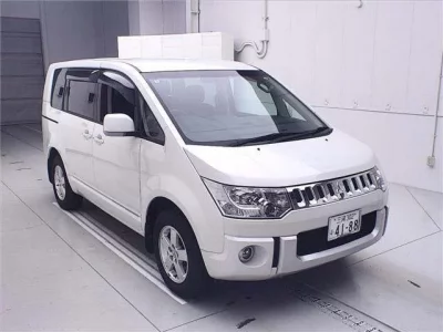 Mitsubishi DELICA D5