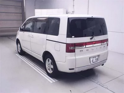 Mitsubishi DELICA D5