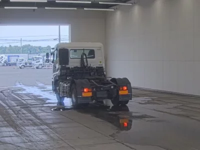 Nissan TRUCK